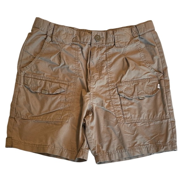 MAGELLAN Outdoor Mens Green Pleated Elastic Waist Cargo Shorts Tag Size 30 EUC - Picture 1 of 10